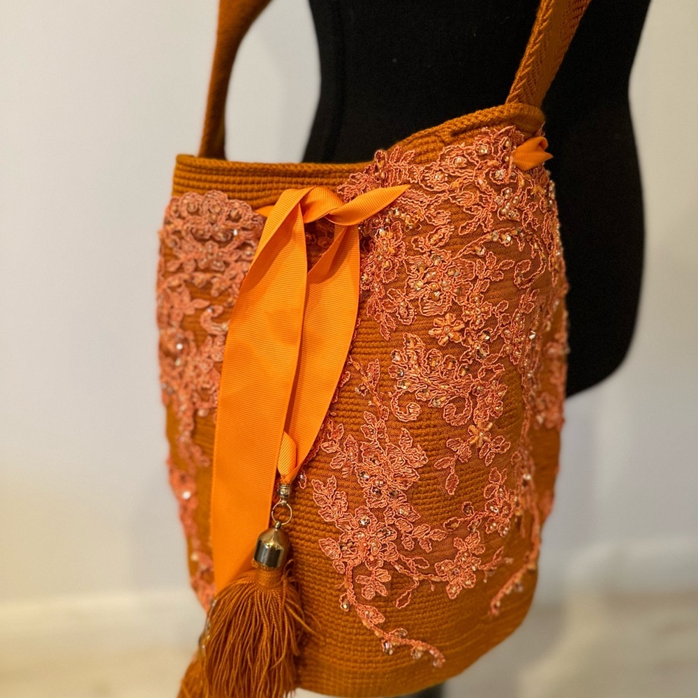 NEW.! Original Wayu bag.
Elegant Orange Embroidered Women's Bag